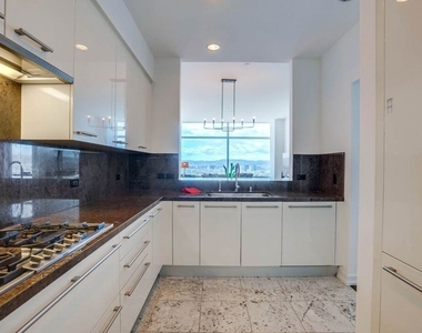 900 W Olympic Boulevard - Photo Thumbnail 9