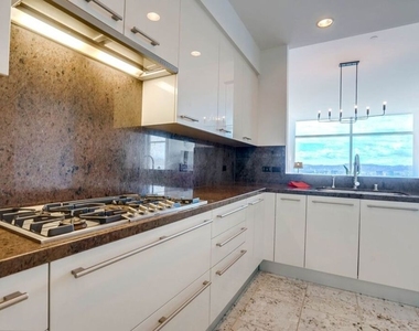 900 W Olympic Boulevard - Photo Thumbnail 8