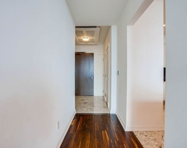 900 W Olympic Boulevard - Photo Thumbnail 13
