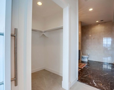 900 W Olympic Boulevard - Photo Thumbnail 15