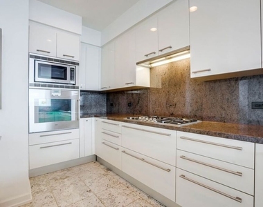 900 W Olympic Boulevard - Photo Thumbnail 6