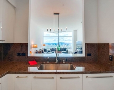 900 W Olympic Boulevard - Photo Thumbnail 11