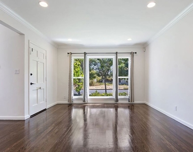2519 Bentley Avenue - Photo Thumbnail 5