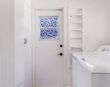 2519 Bentley Avenue - Photo Thumbnail 13