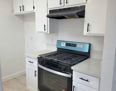 165 N Hamilton Avenue - Photo Thumbnail 2