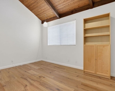 8611 Burton Way - Photo Thumbnail 53