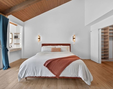 8611 Burton Way - Photo Thumbnail 28