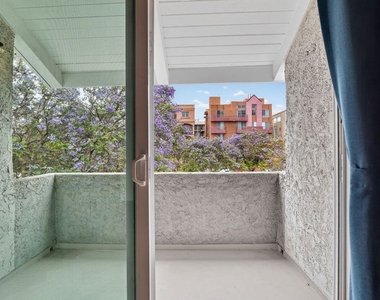 8611 Burton Way - Photo Thumbnail 35
