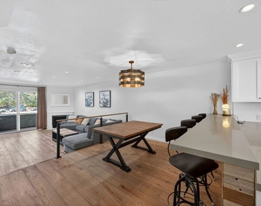 8611 Burton Way - Photo Thumbnail 11