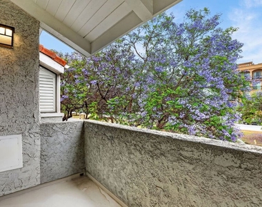 8611 Burton Way - Photo Thumbnail 36