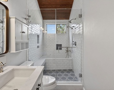 8611 Burton Way - Photo Thumbnail 38