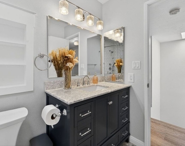 8611 Burton Way - Photo Thumbnail 47