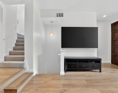 8611 Burton Way - Photo Thumbnail 58