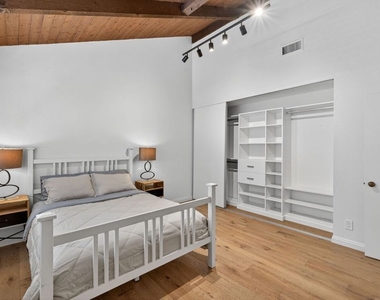 8611 Burton Way - Photo Thumbnail 50