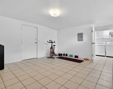 8611 Burton Way - Photo Thumbnail 63
