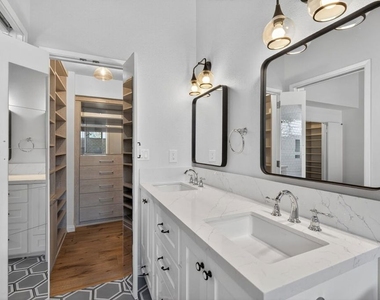 8611 Burton Way - Photo Thumbnail 42