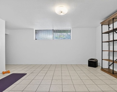 8611 Burton Way - Photo Thumbnail 64