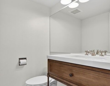 8611 Burton Way - Photo Thumbnail 23