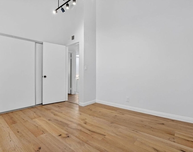 8611 Burton Way - Photo Thumbnail 55