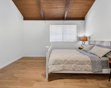 8611 Burton Way - Photo Thumbnail 49
