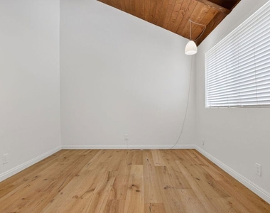 8611 Burton Way - Photo Thumbnail 57