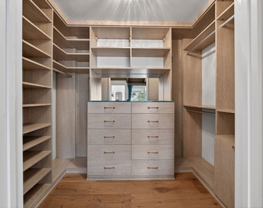 8611 Burton Way - Photo Thumbnail 31