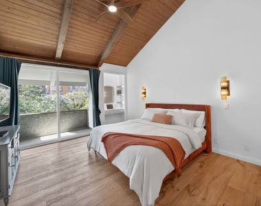 8611 Burton Way - Photo Thumbnail 27