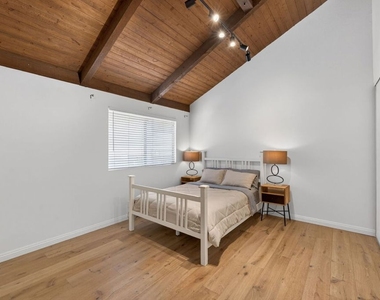8611 Burton Way - Photo Thumbnail 48