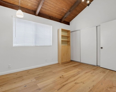 8611 Burton Way - Photo Thumbnail 56