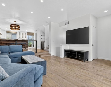 8611 Burton Way - Photo Thumbnail 8