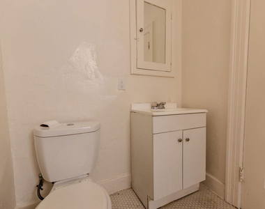 946 S Burlington Avenue - Photo Thumbnail 10