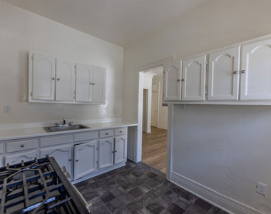 946 S Burlington Avenue - Photo Thumbnail 7