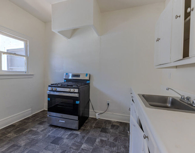 946 S Burlington Avenue - Photo Thumbnail 5