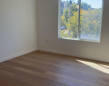 6020 Seabluff Drive - Photo Thumbnail 9