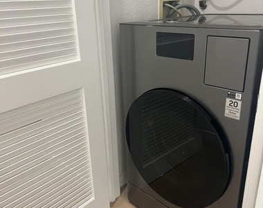 6020 Seabluff Drive - Photo Thumbnail 8