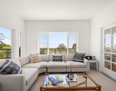 21630 Saddle Peak Road - Photo Thumbnail 4