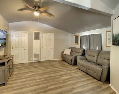 39219 Cedar Dell Road - Photo Thumbnail 9