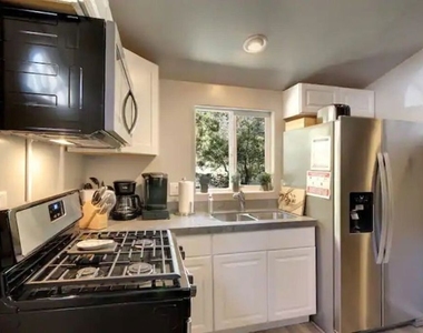39219 Cedar Dell Road - Photo Thumbnail 13