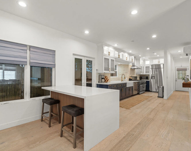 157 Hart Avenue - Photo Thumbnail 6