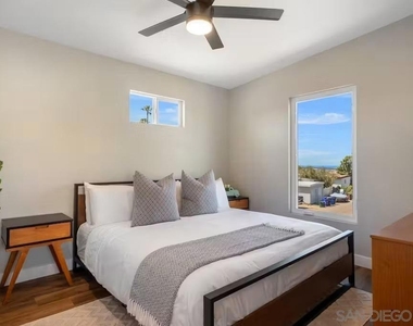 4727 Iroquois Ave - Photo Thumbnail 4