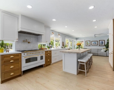 264 Turner - Photo Thumbnail 6