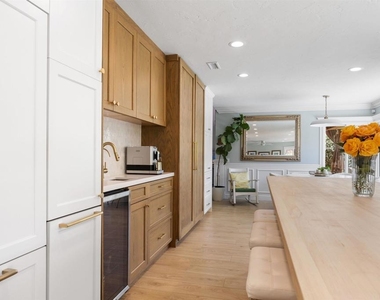 264 Turner - Photo Thumbnail 7