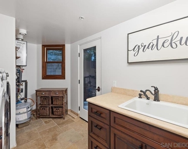 1554 Summit Avenue - Photo Thumbnail 32