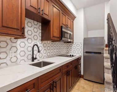 1554 Summit Avenue - Photo Thumbnail 27