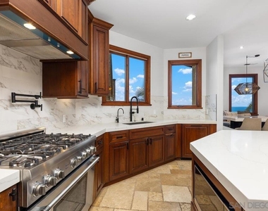 1554 Summit Avenue - Photo Thumbnail 10