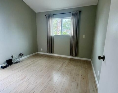 782 Seawind Way - Photo Thumbnail 33