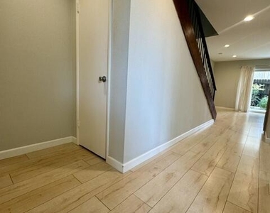 782 Seawind Way - Photo Thumbnail 14