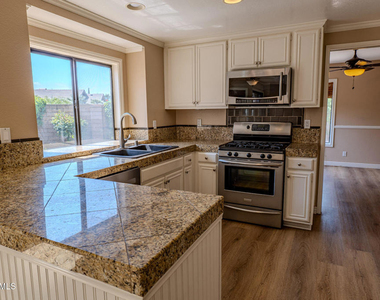 2704 Simi Hills Lane - Photo Thumbnail 10