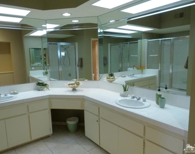 221 Vista Royale Circle W - Photo Thumbnail 16