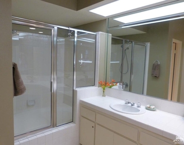 221 Vista Royale Circle W - Photo Thumbnail 17